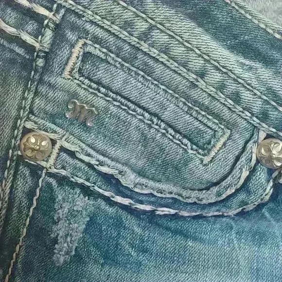 Miss Me Crop Jeans - Picture 9 of 9